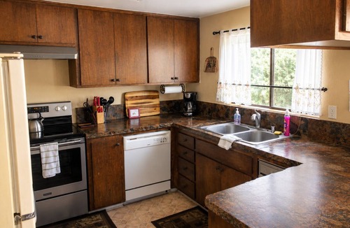 Wrightwood Cabin | All Pine Inn - Large 4bd/2ba - just steps to the village