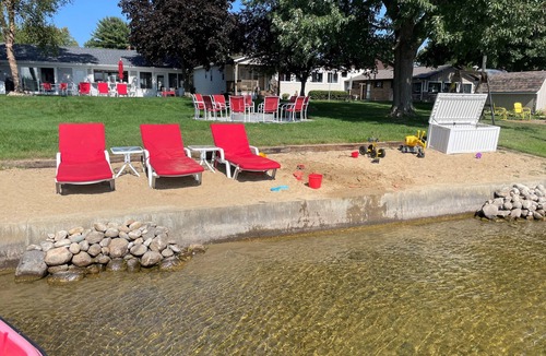 Decatur House | All Season Family Fun Lakefront Cottage Retreat