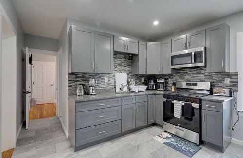 Milton Apartment | All-Season Fun! Charming Apt 3 Mi to Blue Hills
