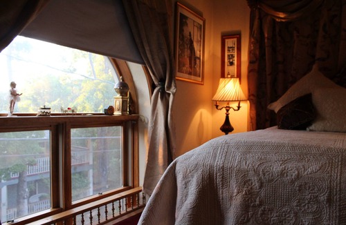 Eureka Springs Historic District Hotel | All Seasons Inn
