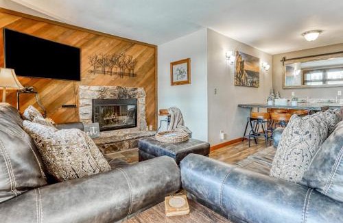 Bend House | All-Suite Alpine Getaway - Pools Hot Tubs & Golf - Shuttle to Ski Mountain