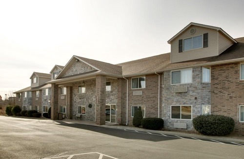 St. Robert Hotel | All Towne Suites