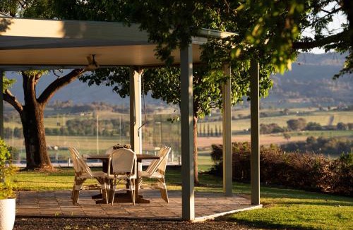 Mount Frome House | Allambie - Poolside Elegance in Mudgee Countryside