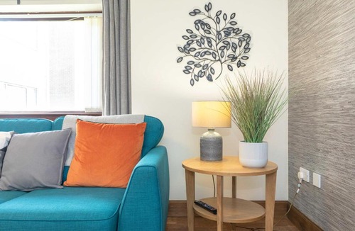 Leith Apartment | Allanfield Quiet Central Family Apartment with Parking