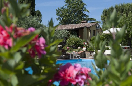 Le Piazze House | Allodola double bedroom flat facing pool with large veranda