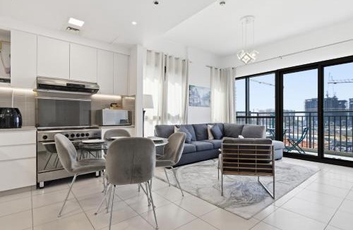 Dubai Apartment | Allsopp & Allsopp - 2-Bedroom Apartment in Zahra Apartments, Town Square