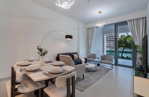 Al Safa Apartment | Allsopp & Allsopp - 2-Bedroom with Maids room Apartment in Canal Front Residence 5, Al Wasl 02