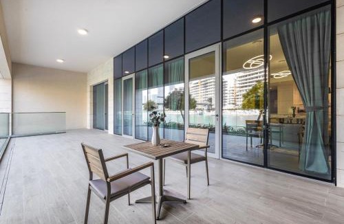 Al Safa Apartment | Allsopp & Allsopp - 2-Bedroom with Maids room Apartment in Canal Front Residence 5, Al Wasl 01