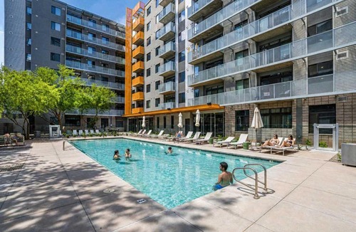 Evans Churchill Apartment | Alluring 2BD - DT - Gym, Pool, Parking - Sleeps 8