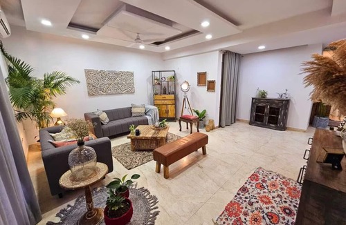 Sector D Apartment | Alluring, Affluent, Artistic Aparment 1 Room - Vasant Kunjn