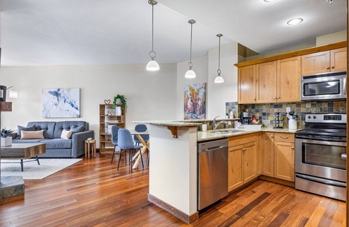Town Centre Apartment | Alluring Mountain View Condo - The Heart Of Downtown!