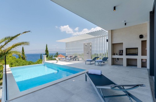 Sutivan Villa | Alluring Sutivan Villa | 3 Bedrooms | Villa Tranquil Brac