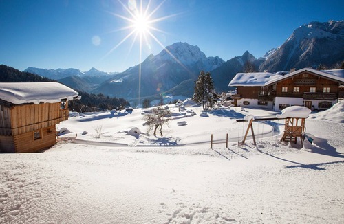 Ramsau bei Berchtesgaden House | Almchalet Salz-Stub'n, 1-6 Personen, 107 qm, Dusche/WC + Bad/WC, Balkon+Terrasse, TV, W-LAN, Wärmekabine, 3 Schlafzimmer