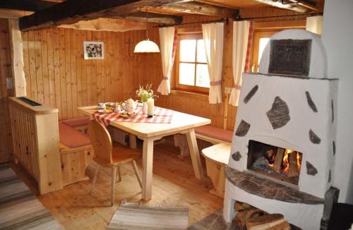 Jakobsberg House | AlmDorf Tonnerhütte