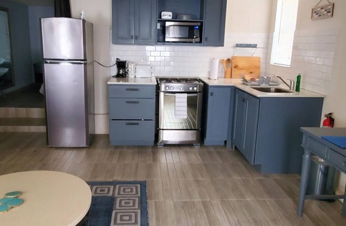 Lascelles Apartment | Almond Tree Studio - Modern A/C Apartment w/2 Queen beds in St. James