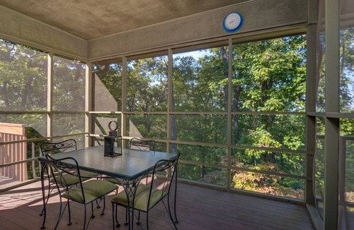 Saluda Cabin | Almost Haven | Located between Saluda and Tryon | 25 Min. to TIEC; Zip-lining, hiking & more!