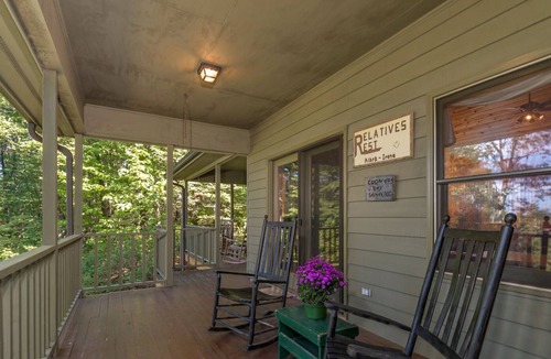 Saluda Cabin | Almost Haven | Located between Saluda and Tryon | 25 Min. to TIEC; Zip-lining, hiking & more!