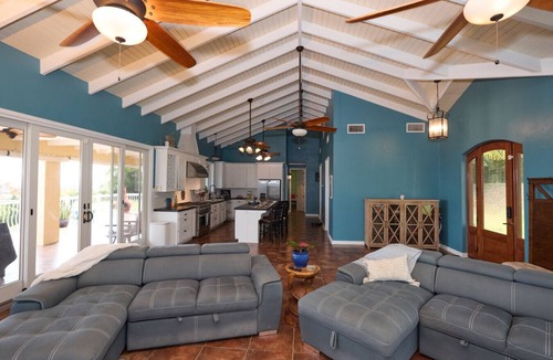 Sion Farm Villa | Almost Heaven: 5 Bed Villa