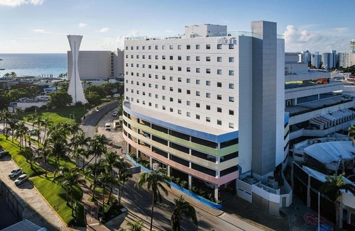 Punta Cancun Hotel | Aloft by Marriott Cancun