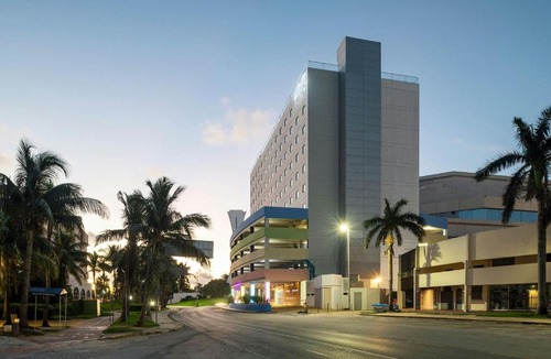 Punta Cancun Hotel | Aloft by Marriott Cancun