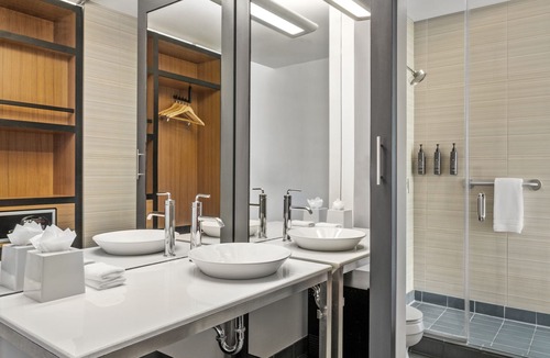 Rosemont Hotel | Aloft by Marriott Chicago O'Hare
