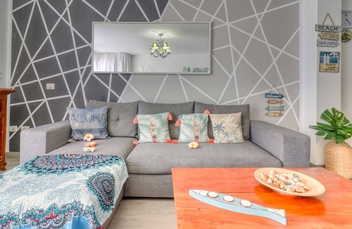 Los Abrigos Apartment | Aloha Home