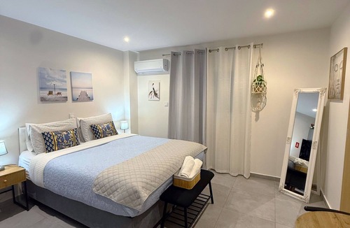 Spata-Artemida Bed & Breakfast | Aloha Inn