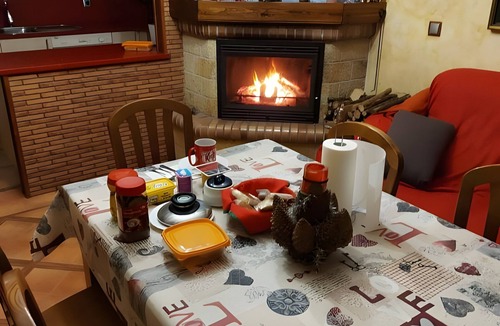 Torrelavega House | 'Alojamientos Marte Room 6' with shared terrace and garden