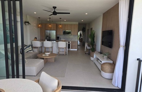 Lower Carlton Condo | Alora 7 – SkyPool Sundeck & Ocean View