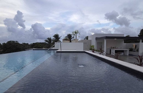 Lower Carlton Condo | Alora 7 – SkyPool Sundeck & Ocean View