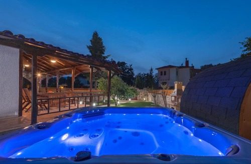 Olympiada Villa | ALPE LUXURY ACCOMMODATION Villa Arches