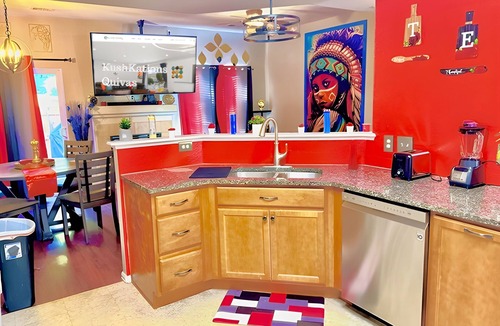Thornton House | Alpha Cozy Home Game Arcade CorporateStays Welcome