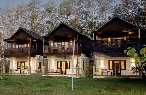 Beraban Hotel | Alpha Wolf Lodge