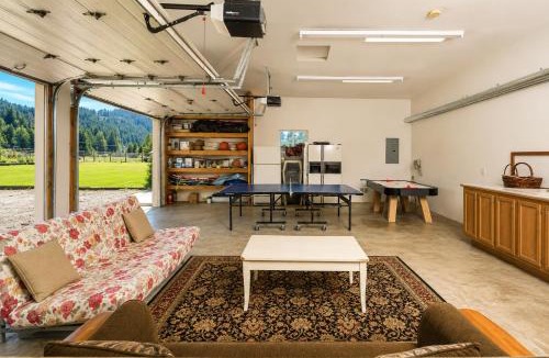 Plain House | Alpine Acres