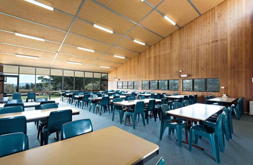 Jindabyne Cabin | Alpine Activity centre Lodge in Jindbyne sleeps up 90 people in shared facitlies