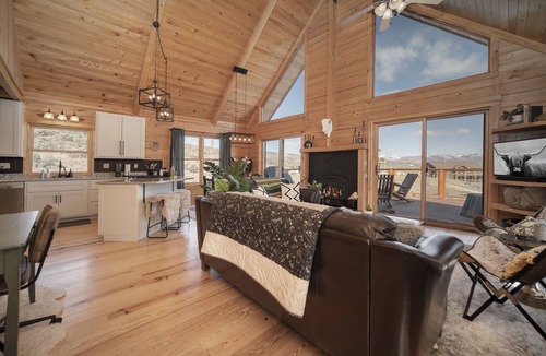 Innsbruck Val Moritz Cabin | Alpine Adventure: Minutes from Granby Ranch