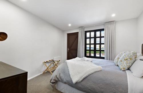 Sunshine Bay House | Alpine Cottage