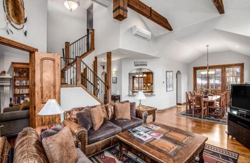 Highland Meadows House | Alpine Drive Chalet