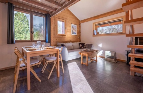 Les Bossons Ski Chalet | Alpine Escape Facing the Aiguille du Midi