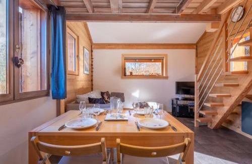 Les Bossons Ski Chalet | Alpine Escape Facing the Aiguille du Midi