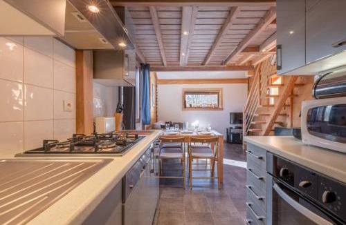 Les Bossons Ski Chalet | Alpine Escape Facing the Aiguille du Midi