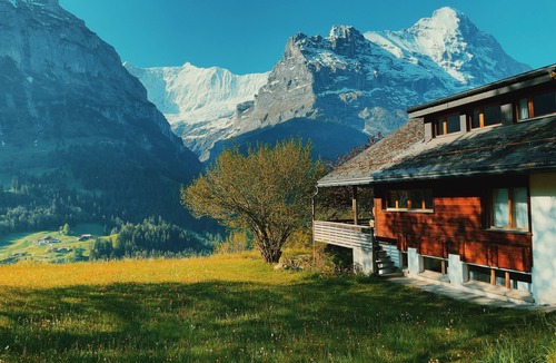 Grindelwald Ski Chalet | Alpine Escape - Iconic Views & Timeless Design