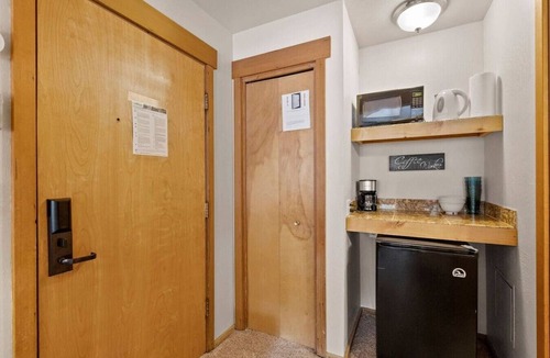 Tahoe Woods Condo | Alpine Escape (Room), near lake & ski