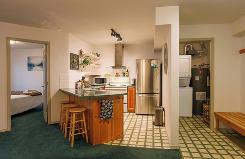 Courtenay Condo | Alpine Escape: Ski-In/Ski-Out Condo with Stunning Mountain Views
