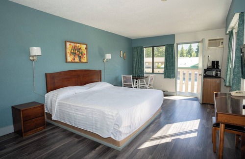 Valemount Hotel | Alpine Inn