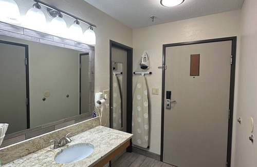 Gunnison Hotel | Alpine Inn & Suites