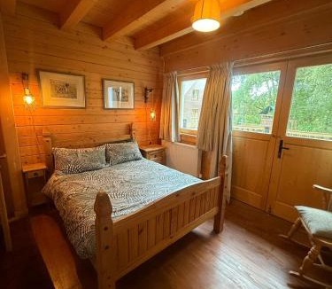 Pentney Ski Chalet | Alpine Lodge
