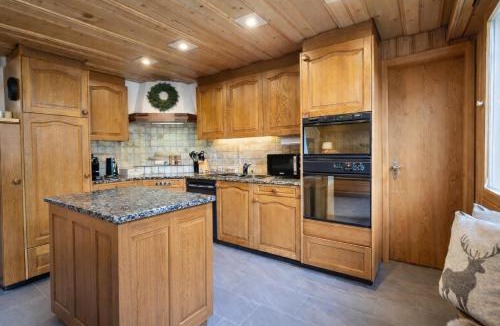 Frutigen Apartment | Alpine Loft, Central, Balcony, Parking, Family,PS5