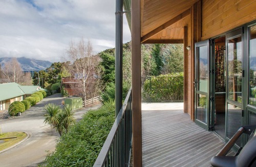Hanmer Springs Cottage | ALPINE ON OREGON, pet friendly, with a garden in Hanmer Springs