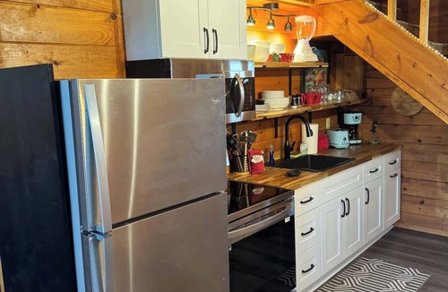Helen Cabin | Alpine Serenity-Romantic-Hot Tub- Cabin w/View
